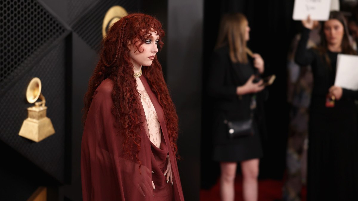 Grammys 2026: Chappell Roan Red Carpet Outfit Everyone Is Talking About
